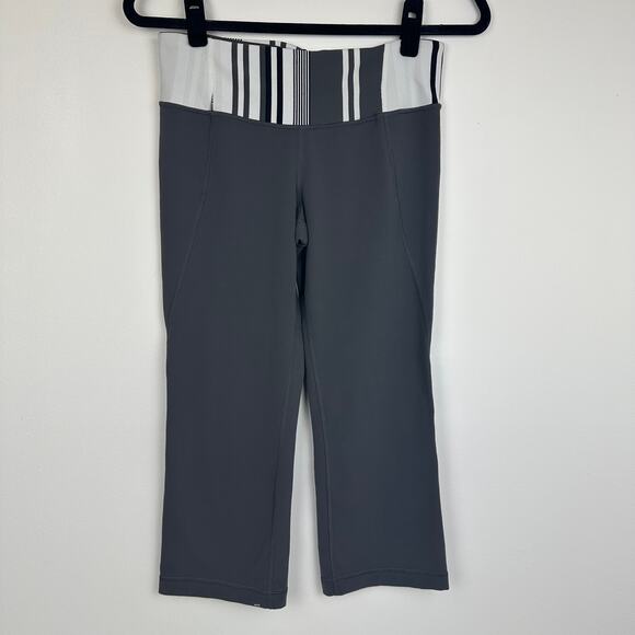 Lululemon Womens Gather Crow Crop Light Grey Groovy Stripe Nimbus Crop Leggings - Picture 1 of 8